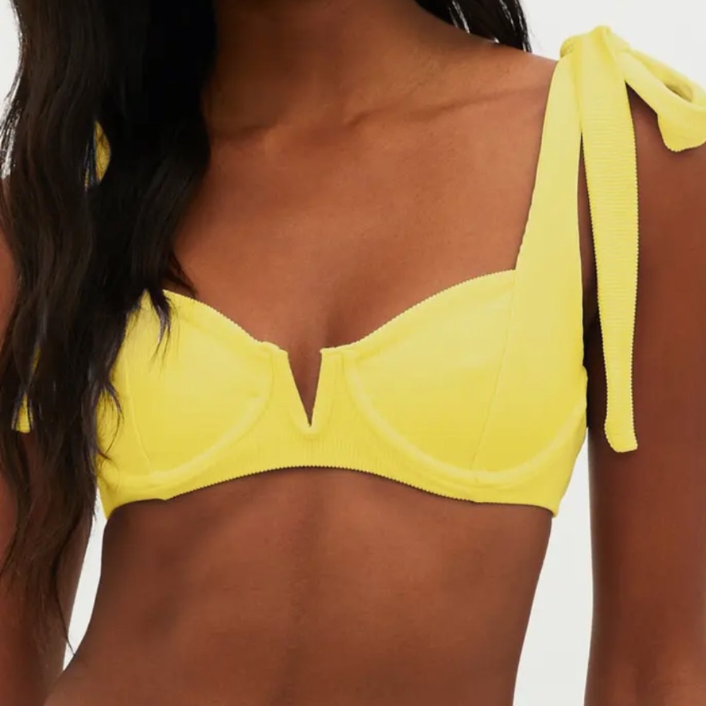 Beach Riot bikini top